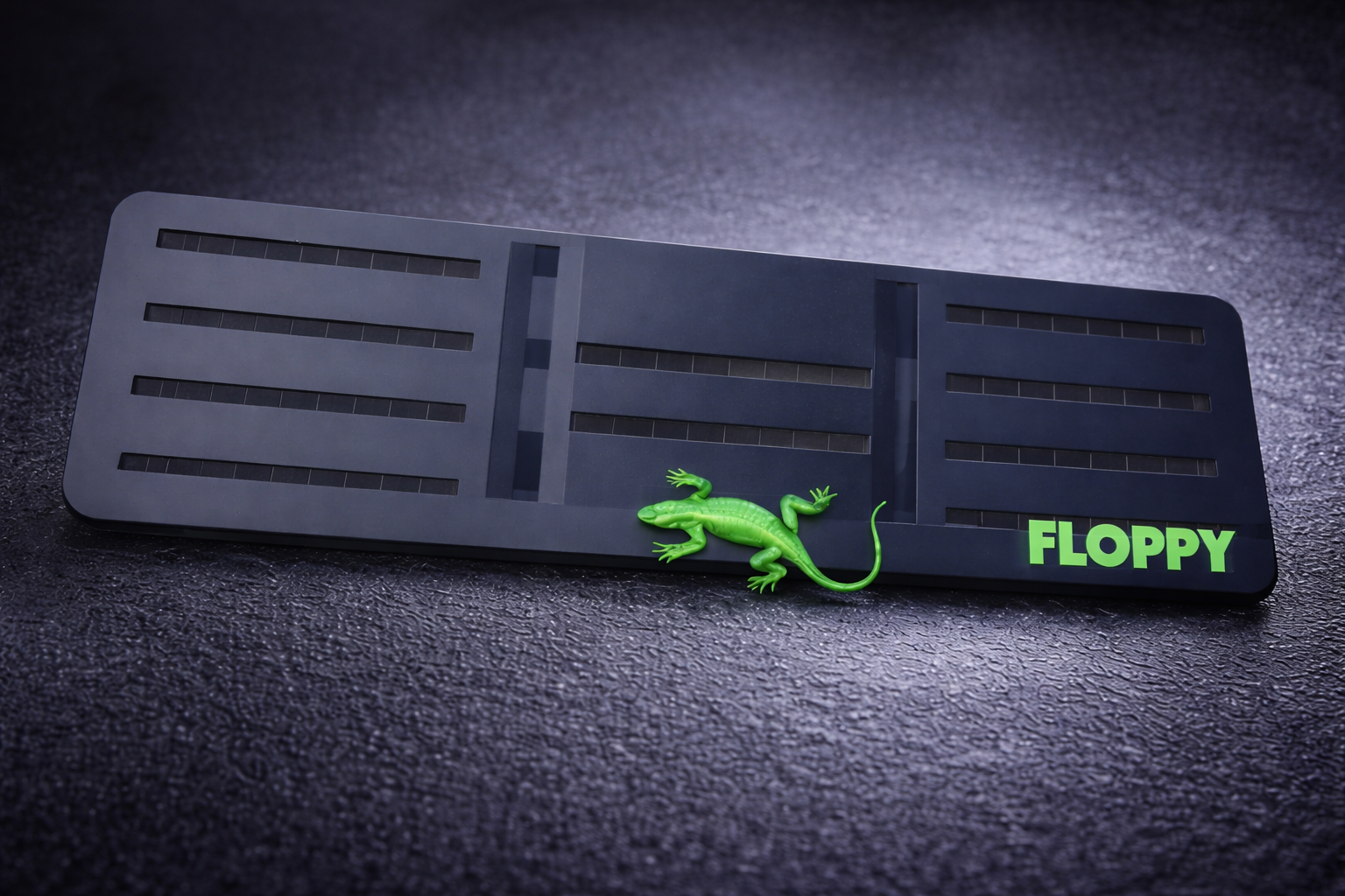 Гущер — Urban стандартна рамка за регистрационна табела от Popy Floppy